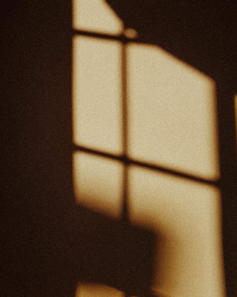 Abstract focus and light patterns representing visual clarity and calmness